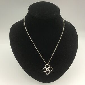 Elegant 925 Sterling Silver Cloverleaf Pendant Necklace. Good Luck necklace.